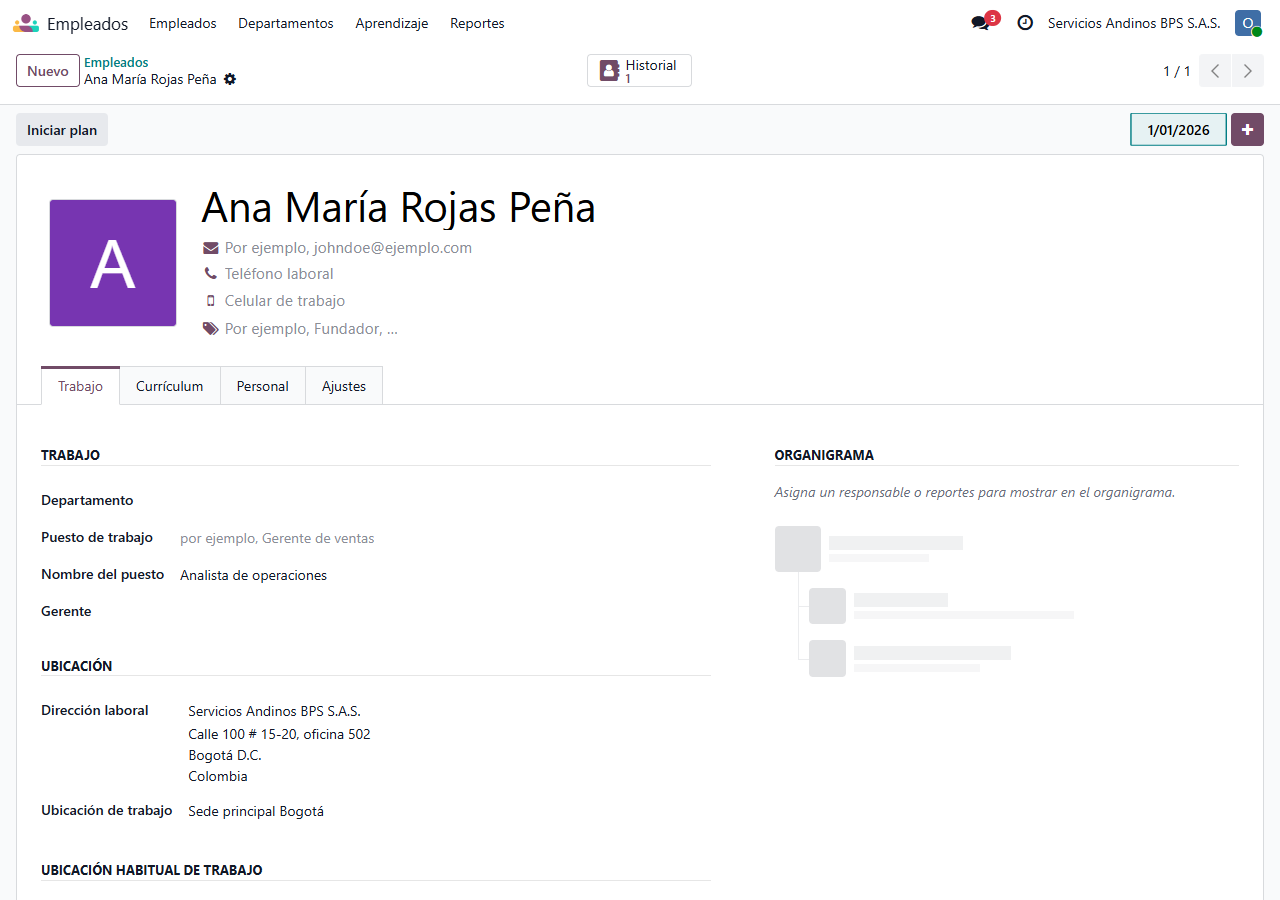 Ficha de empleado de Odoo con la compañía colombiana y las pestañas Trabajo, Currículum, Personal y Ajustes